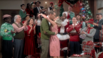 2017-11-29_-_Sia_-_Santas_Coming_for_Us_mp40543.jpg