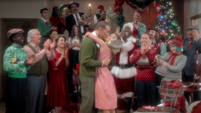 2017-11-29_-_Sia_-_Santas_Coming_for_Us_mp40544.jpg
