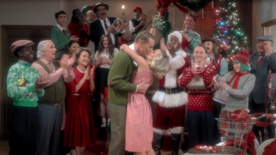 2017-11-29_-_Sia_-_Santas_Coming_for_Us_mp40545.jpg