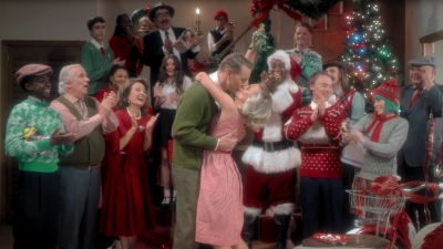 2017-11-29_-_Sia_-_Santas_Coming_for_Us_mp40546.jpg