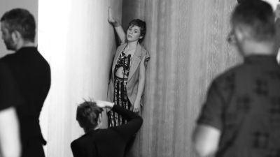2018-04-10_-_Schon_presents_behind_the_scenes_with_Sophia_Lillis_mp41834.jpg