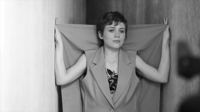 2018-04-10_-_Schon_presents_behind_the_scenes_with_Sophia_Lillis_mp41835.jpg