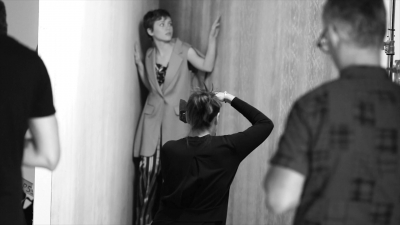 2018-04-10_-_Schon_presents_behind_the_scenes_with_Sophia_Lillis_mp41837.jpg