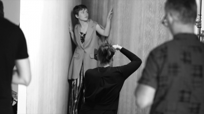 2018-04-10_-_Schon_presents_behind_the_scenes_with_Sophia_Lillis_mp41838.jpg
