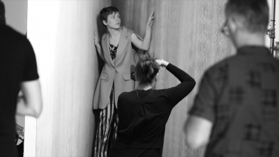 2018-04-10_-_Schon_presents_behind_the_scenes_with_Sophia_Lillis_mp41839.jpg