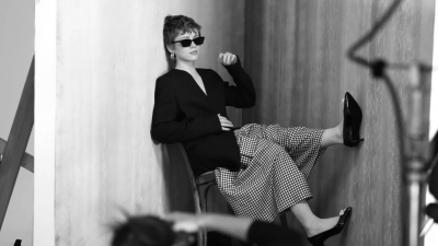 2018-04-10_-_Schon_presents_behind_the_scenes_with_Sophia_Lillis_mp41843.jpg