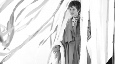 2018-04-10_-_Schon_presents_behind_the_scenes_with_Sophia_Lillis_mp41857.jpg