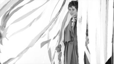 2018-04-10_-_Schon_presents_behind_the_scenes_with_Sophia_Lillis_mp41858.jpg