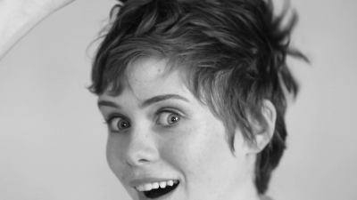 2018-04-10_-_Schon_presents_behind_the_scenes_with_Sophia_Lillis_mp41897.jpg