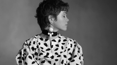 2018-04-10_-_Schon_presents_behind_the_scenes_with_Sophia_Lillis_mp41900.jpg