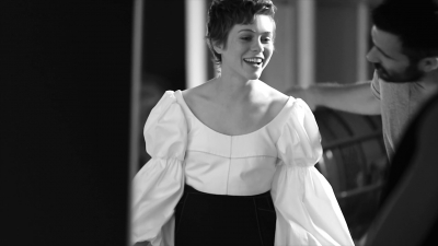2018-04-10_-_Schon_presents_behind_the_scenes_with_Sophia_Lillis_mp41916.jpg