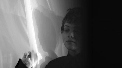 2018-04-10_-_Schon_presents_behind_the_scenes_with_Sophia_Lillis_mp41933.jpg