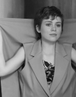 2018-04-10_-_Schon_presents_behind_the_scenes_with_Sophia_Lillis_mp41836.jpg