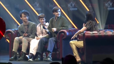 2019-10-25_-_MCM_Comic_Con_-_It_Cast_Panel_01_mp46836.jpg