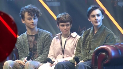 2019-10-25_-_MCM_Comic_Con_-_It_Cast_Panel_01_mp46852.jpg