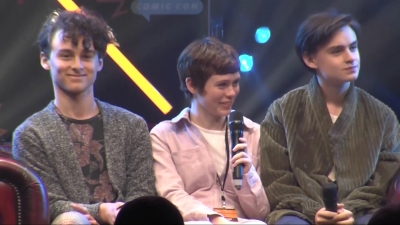 2019-10-25_-_MCM_Comic_Con_-_It_Cast_Panel_01_mp46866.jpg