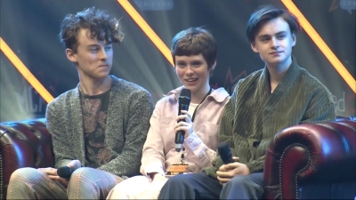 2019-10-25_-_MCM_Comic_Con_-_It_Cast_Panel_01_mp46868.jpg