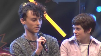 2019-10-25_-_MCM_Comic_Con_-_It_Cast_Panel_01_mp46889.jpg