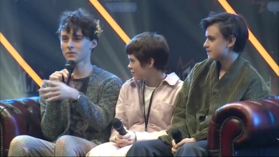 2019-10-25_-_MCM_Comic_Con_-_It_Cast_Panel_01_mp46891.jpg