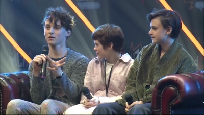 2019-10-25_-_MCM_Comic_Con_-_It_Cast_Panel_01_mp46892.jpg