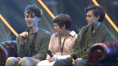 2019-10-25_-_MCM_Comic_Con_-_It_Cast_Panel_01_mp46893.jpg