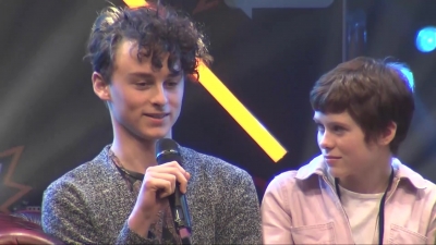 2019-10-25_-_MCM_Comic_Con_-_It_Cast_Panel_01_mp46894.jpg