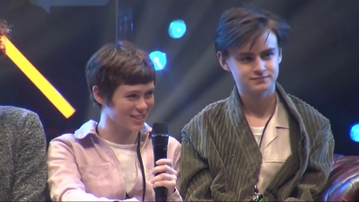 2019-10-25_-_MCM_Comic_Con_-_It_Cast_Panel_01_mp46908.jpg