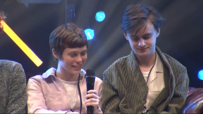 2019-10-25_-_MCM_Comic_Con_-_It_Cast_Panel_01_mp46909.jpg