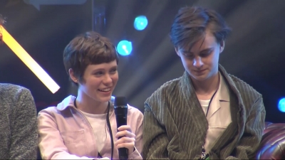 2019-10-25_-_MCM_Comic_Con_-_It_Cast_Panel_01_mp46910.jpg
