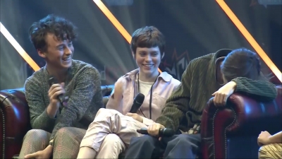 2019-10-25_-_MCM_Comic_Con_-_It_Cast_Panel_01_mp46928.jpg