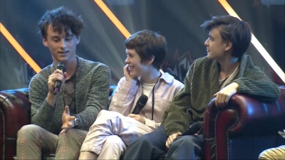 2019-10-25_-_MCM_Comic_Con_-_It_Cast_Panel_01_mp46931.jpg