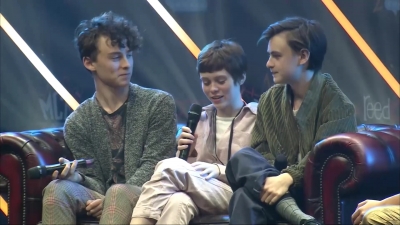 2019-10-25_-_MCM_Comic_Con_-_It_Cast_Panel_01_mp46937.jpg