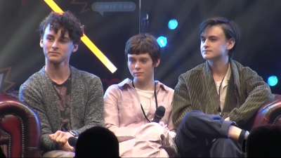 2019-10-25_-_MCM_Comic_Con_-_It_Cast_Panel_01_mp46938.jpg
