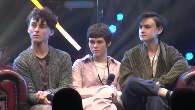 2019-10-25_-_MCM_Comic_Con_-_It_Cast_Panel_01_mp46939.jpg