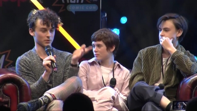 2019-10-25_-_MCM_Comic_Con_-_It_Cast_Panel_01_mp46945.jpg