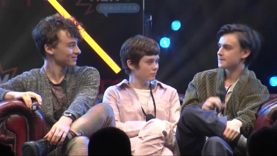 2019-10-25_-_MCM_Comic_Con_-_It_Cast_Panel_01_mp46947.jpg