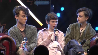 2019-10-25_-_MCM_Comic_Con_-_It_Cast_Panel_01_mp46948.jpg