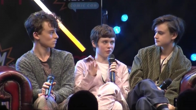 2019-10-25_-_MCM_Comic_Con_-_It_Cast_Panel_01_mp46949.jpg