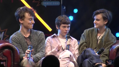 2019-10-25_-_MCM_Comic_Con_-_It_Cast_Panel_01_mp46953.jpg