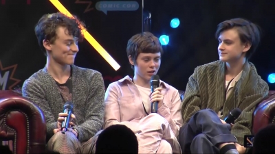 2019-10-25_-_MCM_Comic_Con_-_It_Cast_Panel_01_mp46954.jpg