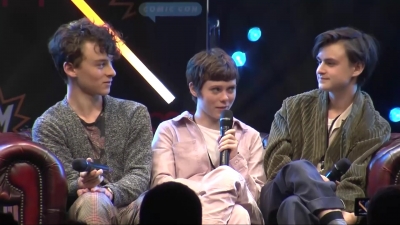 2019-10-25_-_MCM_Comic_Con_-_It_Cast_Panel_01_mp46955.jpg