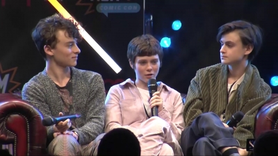2019-10-25_-_MCM_Comic_Con_-_It_Cast_Panel_01_mp46956.jpg