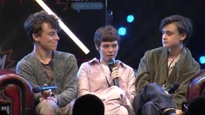 2019-10-25_-_MCM_Comic_Con_-_It_Cast_Panel_01_mp46957.jpg