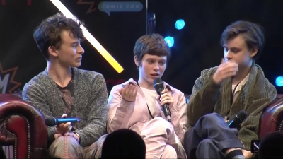 2019-10-25_-_MCM_Comic_Con_-_It_Cast_Panel_01_mp46958.jpg
