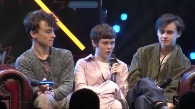 2019-10-25_-_MCM_Comic_Con_-_It_Cast_Panel_01_mp46961.jpg