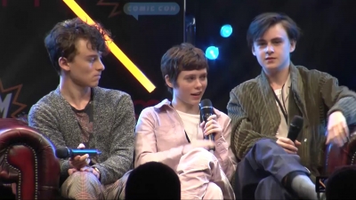 2019-10-25_-_MCM_Comic_Con_-_It_Cast_Panel_01_mp46963.jpg