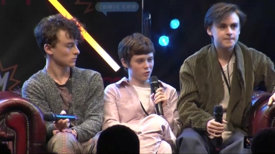 2019-10-25_-_MCM_Comic_Con_-_It_Cast_Panel_01_mp46964.jpg