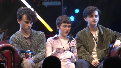 2019-10-25_-_MCM_Comic_Con_-_It_Cast_Panel_01_mp46968.jpg