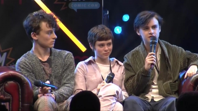 2019-10-25_-_MCM_Comic_Con_-_It_Cast_Panel_01_mp46970.jpg