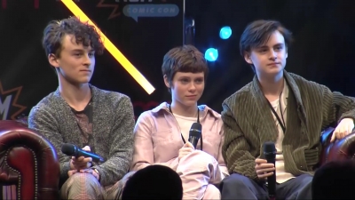 2019-10-25_-_MCM_Comic_Con_-_It_Cast_Panel_01_mp46973.jpg
